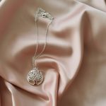Колие за жени Зои. Посребрено и хипоалергенно.