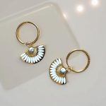 дамски обеци Лея от стомана полукръгове златисти с бяло