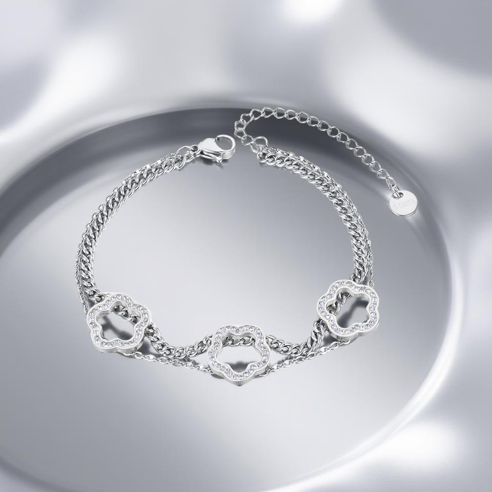 Ръчно изработена дамска стоманена гривна "Кара" в сребристо и австрийски кристали с красив детайл три звезди.