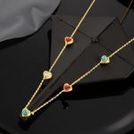 Нежно колие с 5  сърца с кристали в различни цветове- червен, бял и син.Изработено от медицинска стомана.