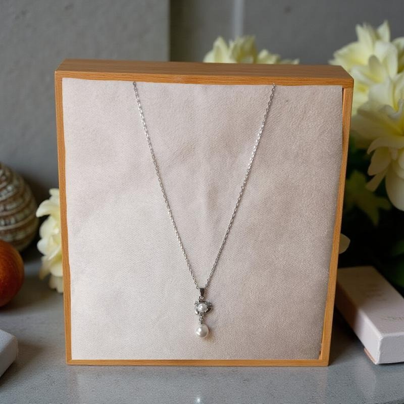 Колие Маги е изработено от медна сплав, специално PVD покритие за