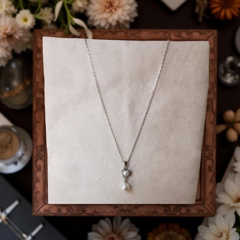 Колие Маги е изработено от медна сплав, специално PVD покритие за