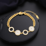 Гривна "Лора" е  изработена от висококачествена медицинска стомана, австрийски кристали и специално PVD покритие за запазване на цвета.