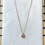 Колието от стомана Кира се отличава с минималистичен дизайн и десетки кристали. Достъпно и женствено