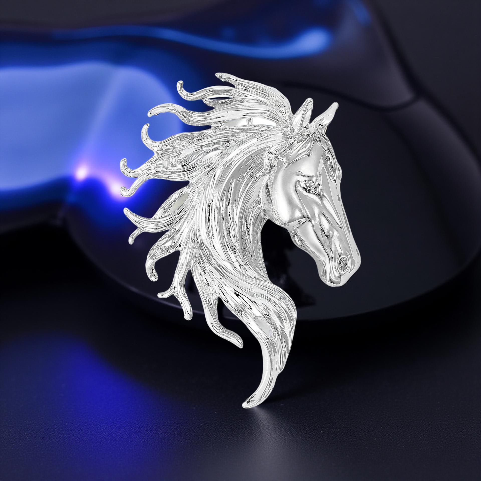 Брошката"Конска грива" впечатлява с изчистен дизайн, стил, елегантност и красота.