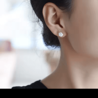 Красивите и елегантни посребрени обеци във формата на цветя "Мирабел" са нежни, женствени, красиви.