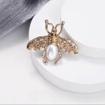 Брошка "Пчела с перлено тяло"